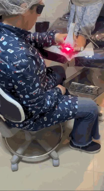 Atendimento de laserterapia na HappyFEET